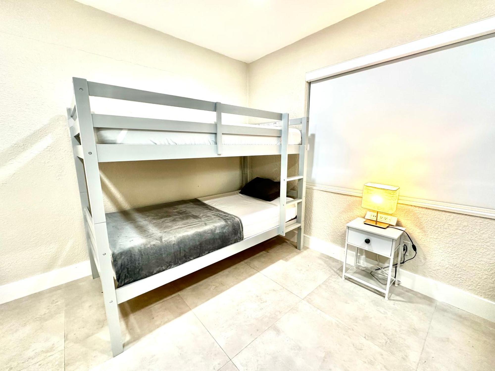 World Connect Miami Hostel Bagian luar foto